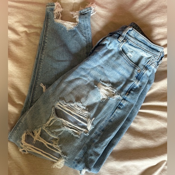 Distressed American Eagle Mom light wash denim jeans - Picture 2 of 6